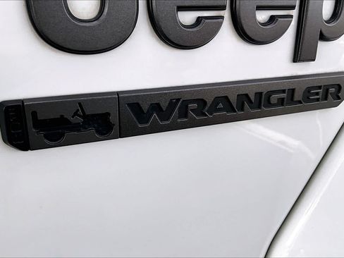 Used 2021 Jeep Wrangler Sport AWD/4WD image 10