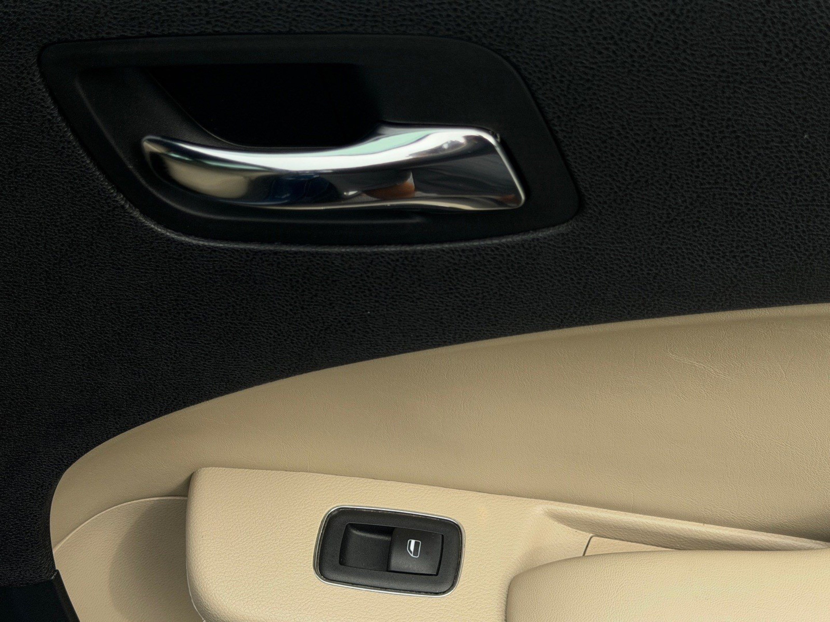Used 2013 Dodge Charger SE RWD image 10