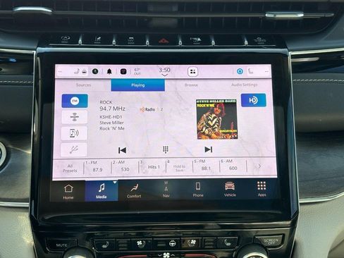 Used 2023 Jeep Grand Cherokee Overland w/ Luxury Tech Group IV image 20