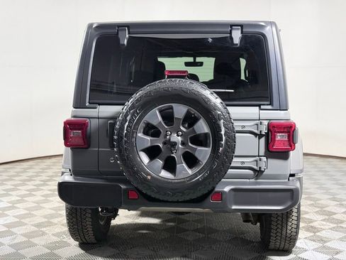 Used 2018 Jeep Wrangler Unlimited Sahara AWD/4WD image 5