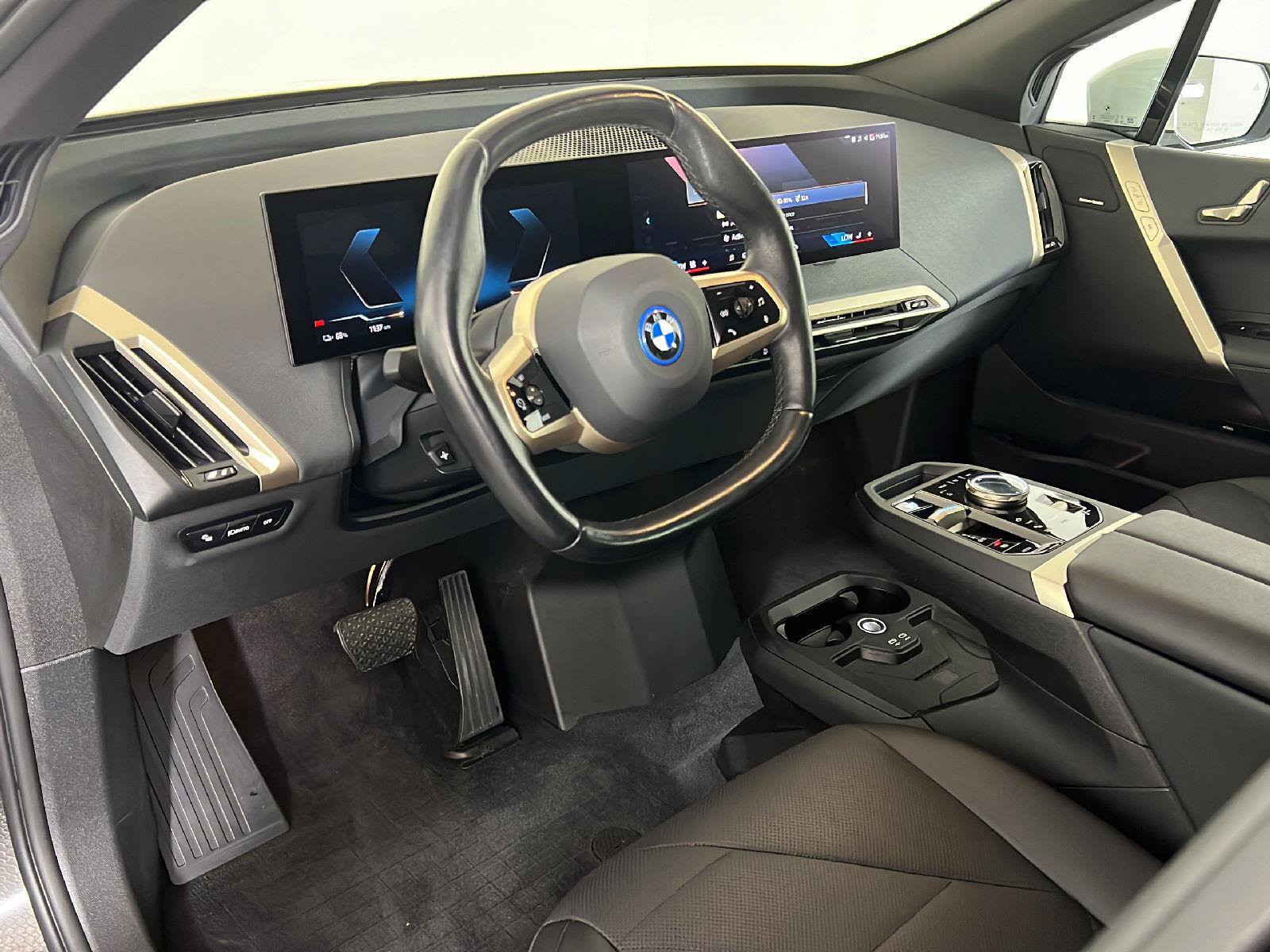 Used 2024 BMW iX xDrive50 w/ Premium Package AWD/4WD image 2