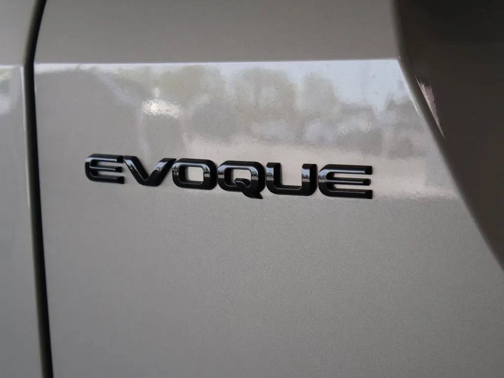 Certified 2026 Land Rover Range Rover Evoque Dynamic SE AWD/4WD image 32