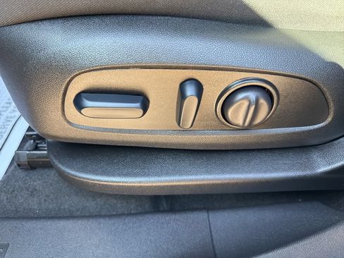 Used 2024 Chevrolet Equinox LT AWD/4WD image 22