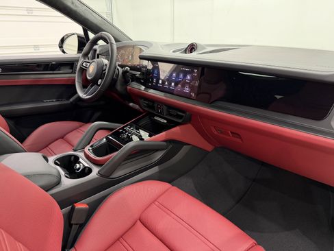 New 2026 Porsche Cayenne GTS image 24