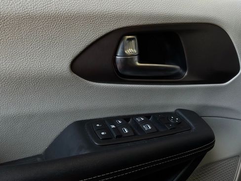 Used 2024 Chrysler Voyager LX FWD image 21