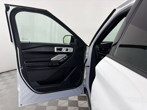 Certified 2022 Ford Explorer Platinum w/ Equipment Group 601A AWD/4WD image 10