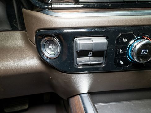 Used 2025 GMC Sierra 1500 SLT w/ SLT Premium Plus Package image 25