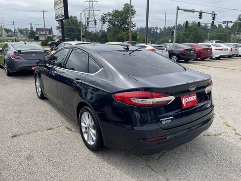 Used 2020 Ford Fusion SE FWD image 4