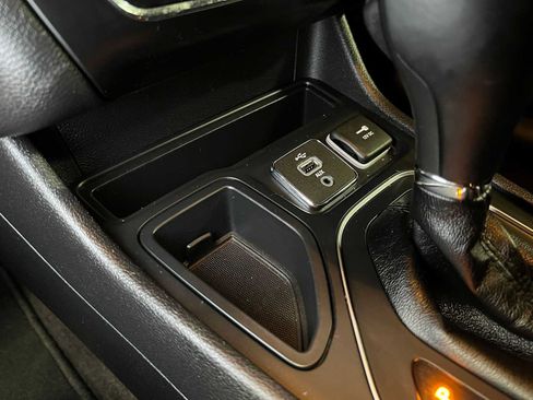 Used 2019 Jeep Cherokee Latitude Plus FWD image 34