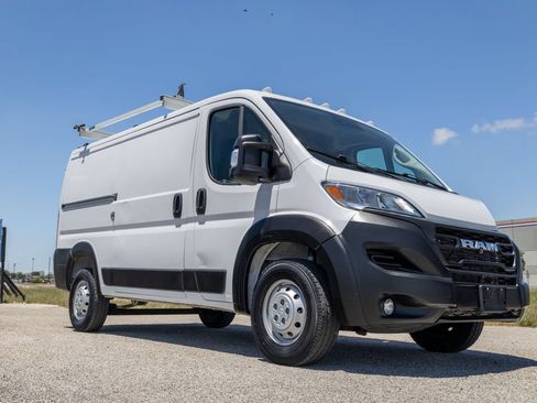 Used 2023 RAM ProMaster 2500 w/ Driver Convenience Group FWD image 1