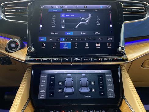 Used 2022 Jeep Grand Wagoneer Series III w/ Rear Seat Video Group 1 image 16