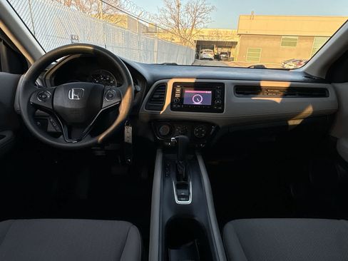 Used 2018 Honda HR-V LX image 9