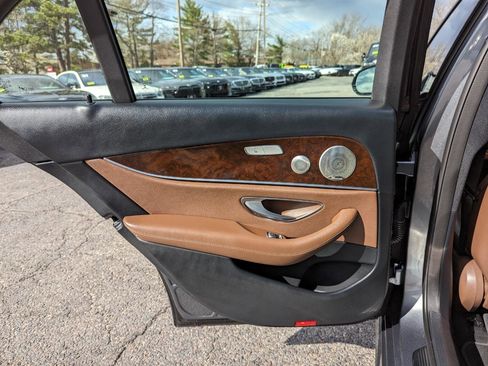 Used 2022 Mercedes-Benz E 350 4MATIC Sedan image 40
