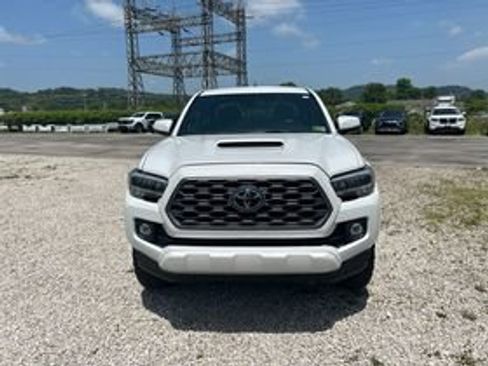 Used 2023 Toyota Tacoma TRD Sport AWD/4WD image 2