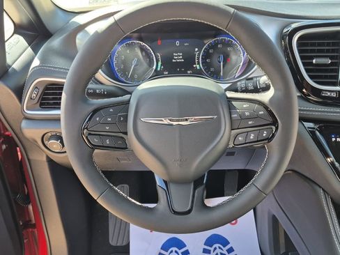 New 2025 Chrysler Pacifica Limited w/ Trailer Tow Group image 38