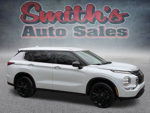 Used 2024 Mitsubishi Outlander SE image 1