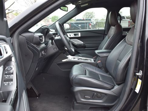 Certified 2023 Ford Explorer Platinum w/ Technology Package image 9