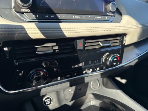 Used 2023 Nissan Rogue SV w/ SV Premium Package image 21