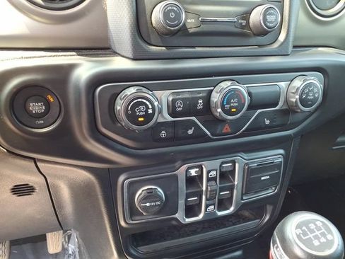 Used 2018 Jeep Wrangler Unlimited Sport S AWD/4WD image 23