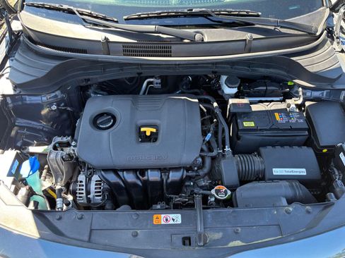 Used 2025 Kia Soul LX w/ LX Technology Package FWD image 32