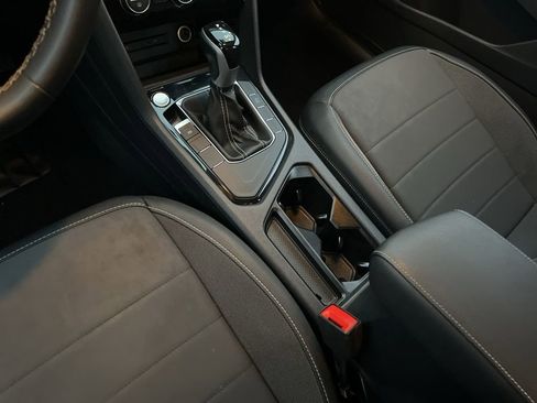 Used 2024 Volkswagen Taos SE image 19