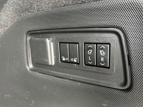 Used 2021 Cadillac Escalade Sport Platinum w/ Heavy-Duty Trailer Package AWD/4WD image 48