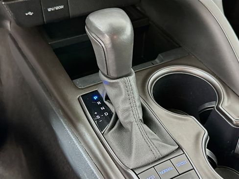 Used 2024 Toyota Camry SE image 23