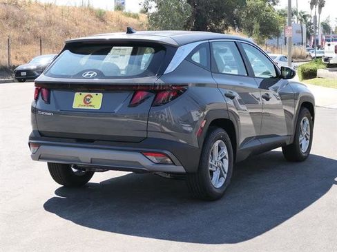 New 2025 Hyundai Tucson SE image 2
