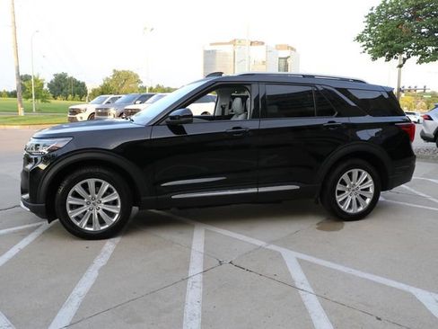 Used 2025 Ford Explorer Platinum w/ LUX Leather Package AWD/4WD image 4