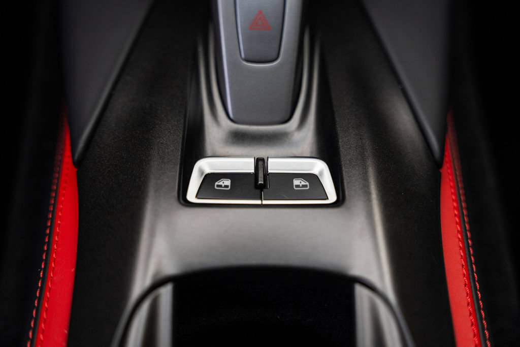 Used 2020 Ferrari 812 Superfast RWD image 31