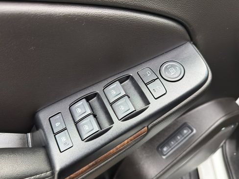 Used 2018 Chevrolet Tahoe LT image 11