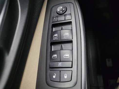 Used 2015 Jeep Cherokee Latitude w/ Comfort/Convenience Group image 27