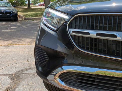 Used 2025 Mercedes-Benz GLC 300 4MATIC image 11