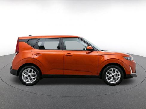 Used 2025 Kia Soul LX w/ LX Technology Package FWD image 14