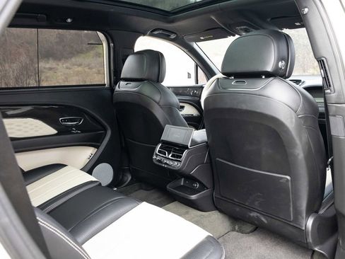 Used 2023 Bentley Bentayga Extended Wheelbase image 72