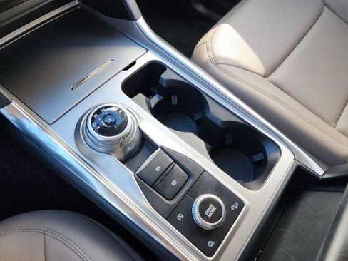 Used 2020 Ford Explorer XLT w/ Equipment Group 202A image 25