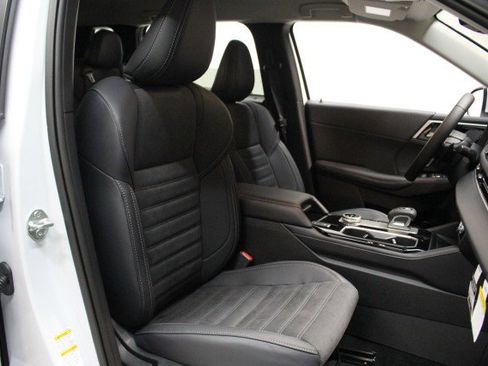 New 2025 Mitsubishi Outlander SE image 21