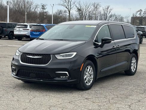 New 2026 Chrysler Pacifica Select image 6