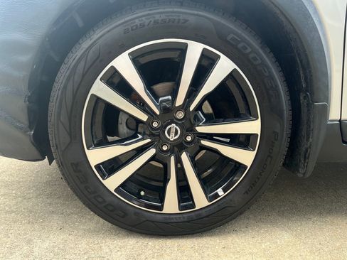 Used 2020 Nissan Kicks SR image 26