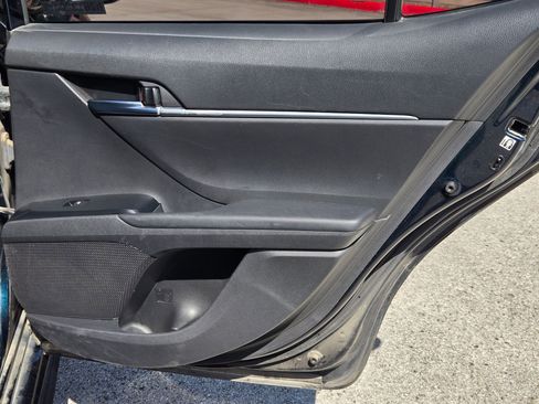 Used 2018 Toyota Camry SE w/ Moonroof Package FWD image 26