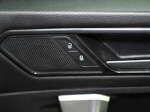 Used 2024 Volkswagen Tiguan SE image 63