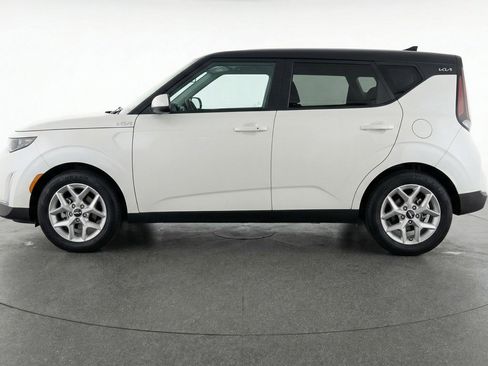 Used 2025 Kia Soul LX w/ LX Technology Package image 5