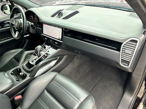 Used 2019 Porsche Cayenne Turbo w/ Premium Plus Package image 34