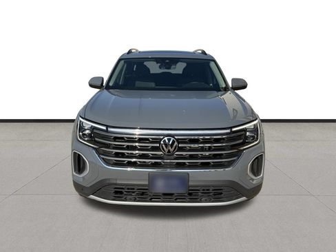 Used 2025 Volkswagen Atlas SE FWD image 2