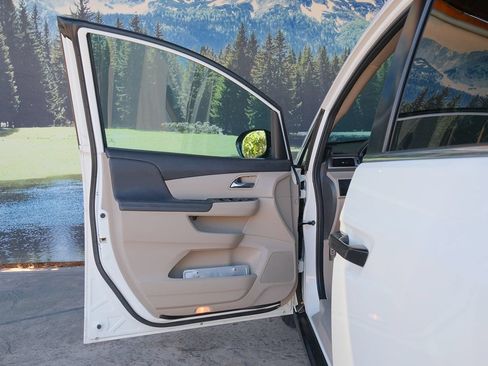 Used 2016 Honda Odyssey LX image 9