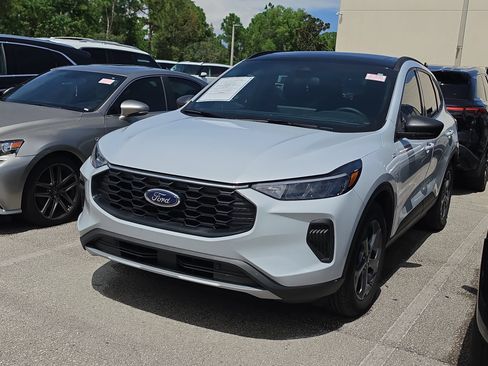 Used 2025 Ford Escape ST-Line w/ Equipment Group 301A FWD image 3