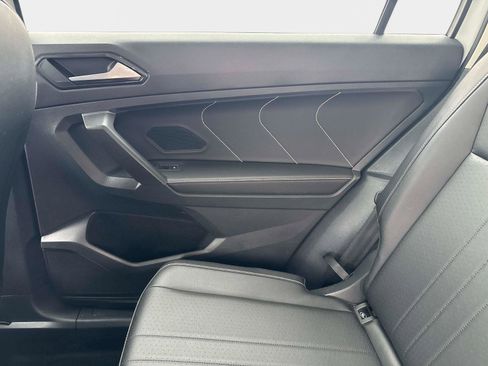 Used 2022 Volkswagen Tiguan SE image 15