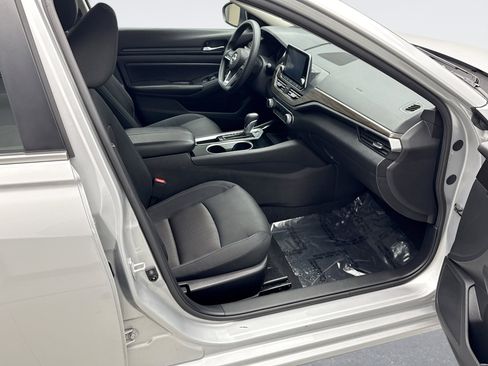 Used 2024 Nissan Altima 2.5 SV image 16