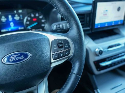 Used 2023 Ford Explorer XLT w/ Equipment Group 202A AWD/4WD image 33