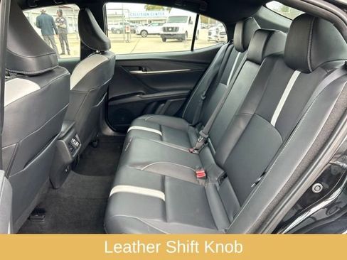 Used 2025 Toyota Camry SE image 14